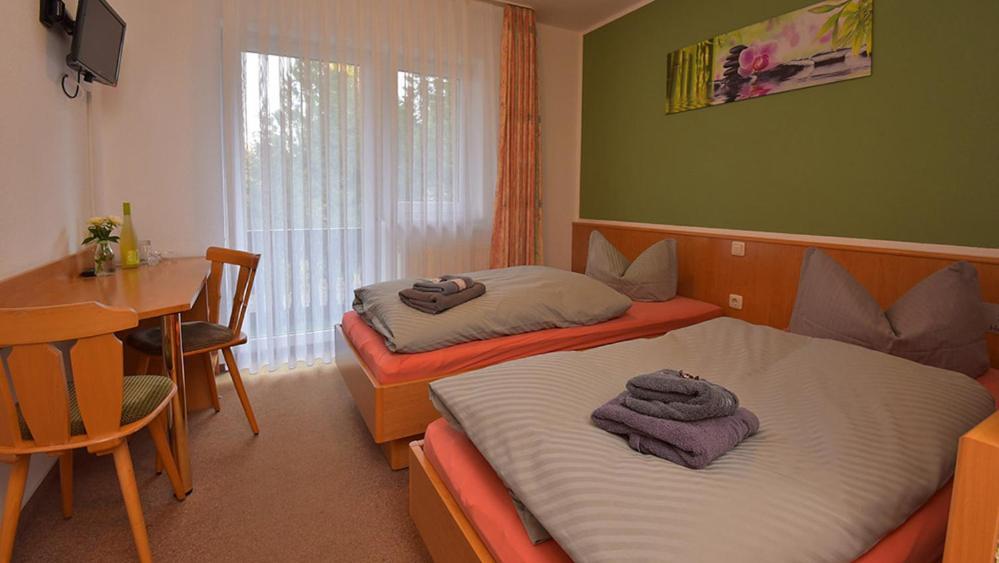 Hotel-Pension Rennsteighutte Фрауэнвальд Экстерьер фото