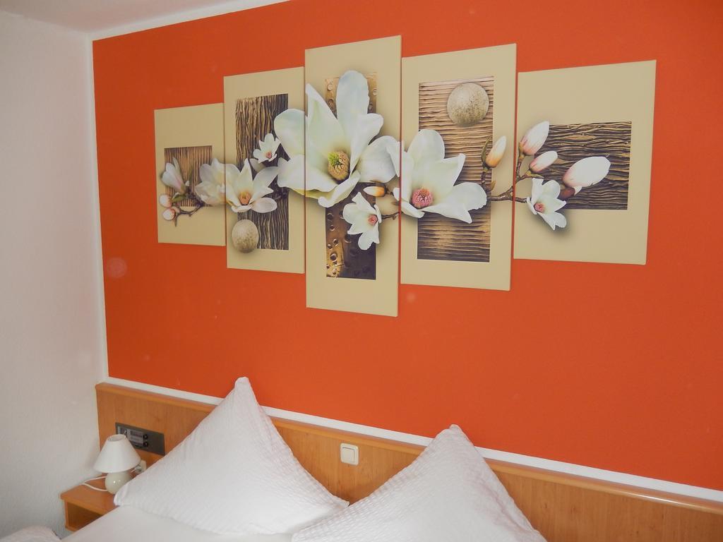 Hotel-Pension Rennsteighutte Фрауэнвальд Экстерьер фото